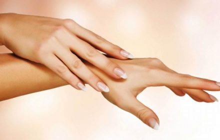 Как сохранить молодость рук