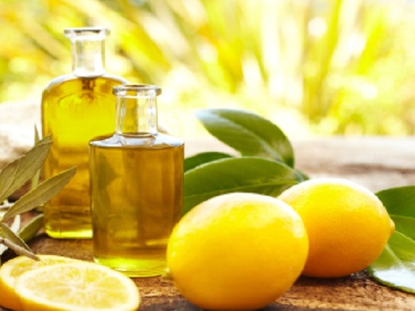 Лимоны и масло лимона