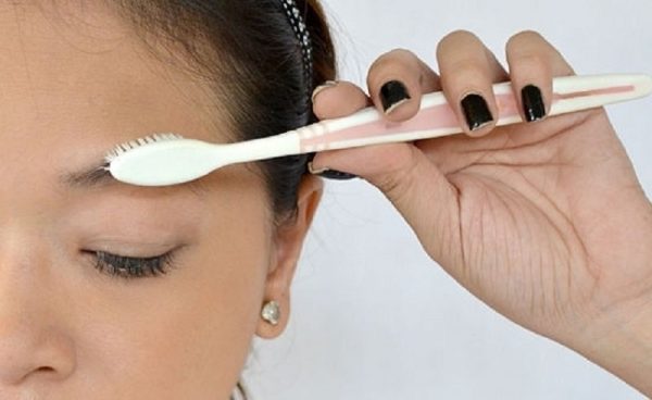 массаж бровей зубной щёткой с маслом зародышей пшеницы
