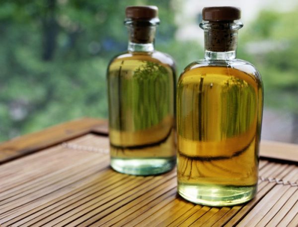 Касторовое масло в прозрачных бутылках