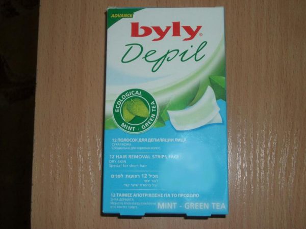 Упаковка восковых полосок для лица торговой марки Byly с мятой и зеленым чаем