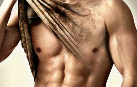 Красивое мужское тело (после депиляции груди)