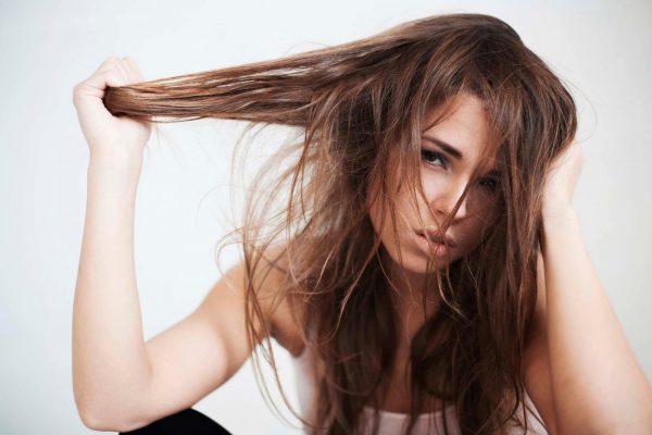 Волосы, страдающие от избытка статического электричества