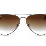 Мужские солнцезащитные очки каплевидной формы коричневого цвета от Ray-Ban