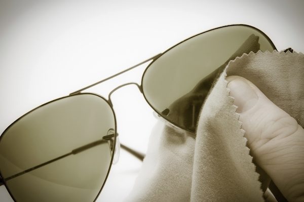 Уход за солнцезащитными очками с диоптриями